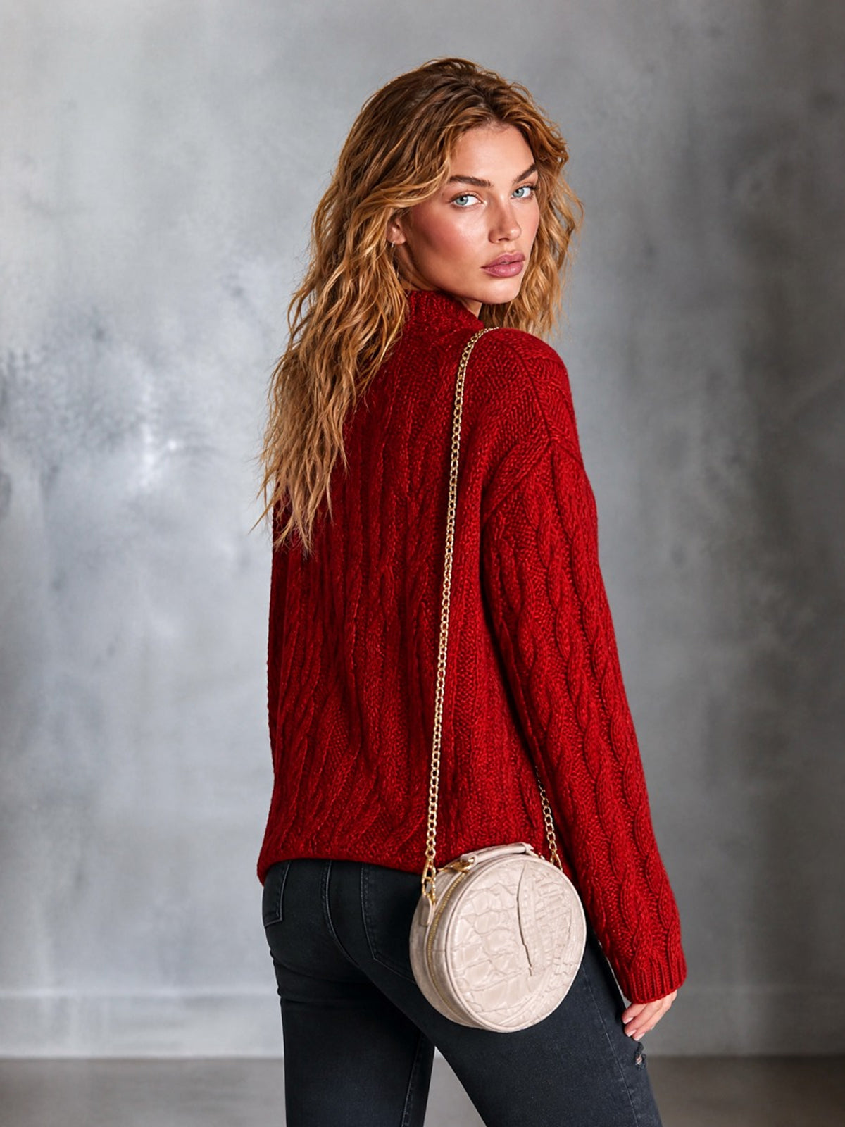 ElevenOra | Sweater tejido rojo con trenzas y cuello mock