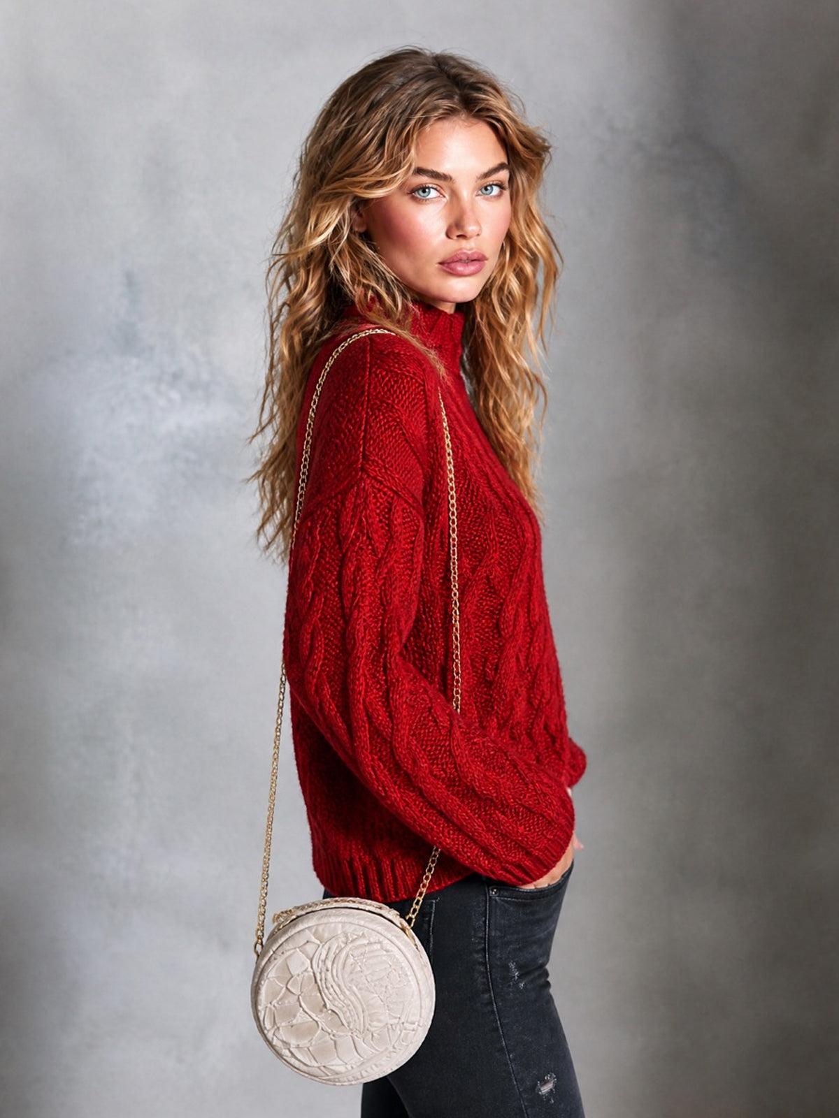 ElevenOra | Sweater tejido rojo con trenzas y cuello mock
