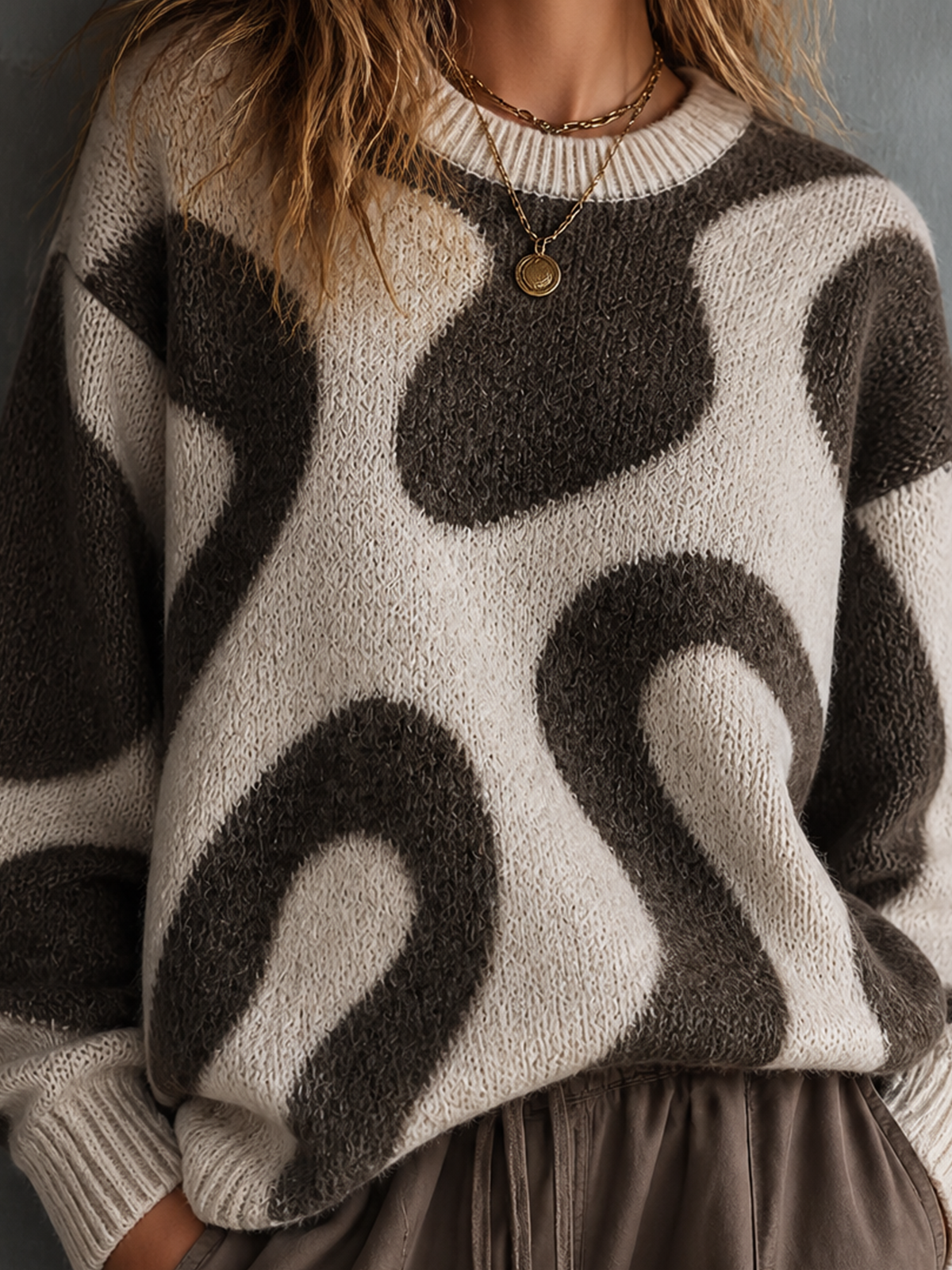 ElevenOra | Sweater tejido crema y topo con jacquard de espirales