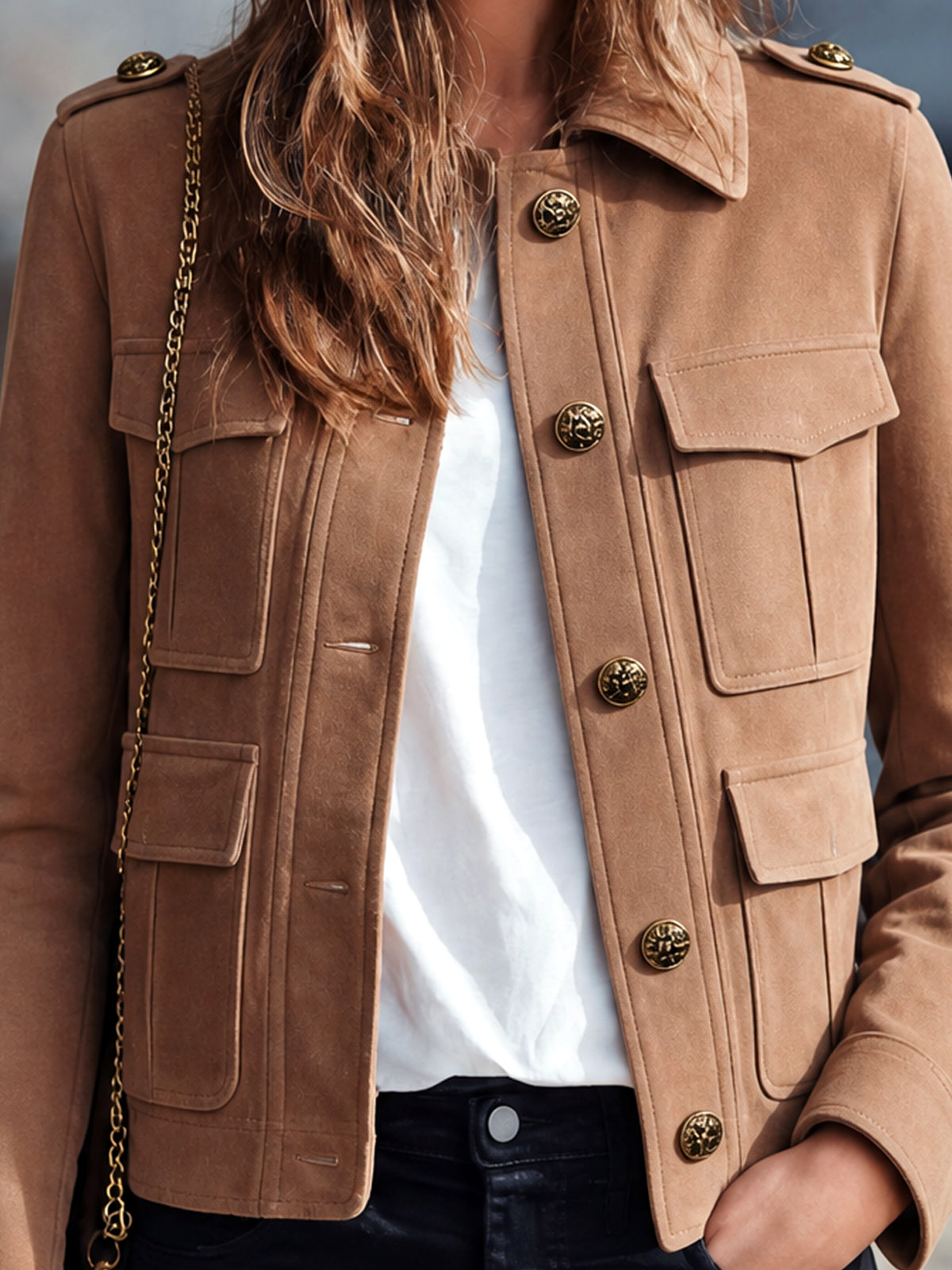 Chic Casual – Campera camel de ecogamuza estilo militar