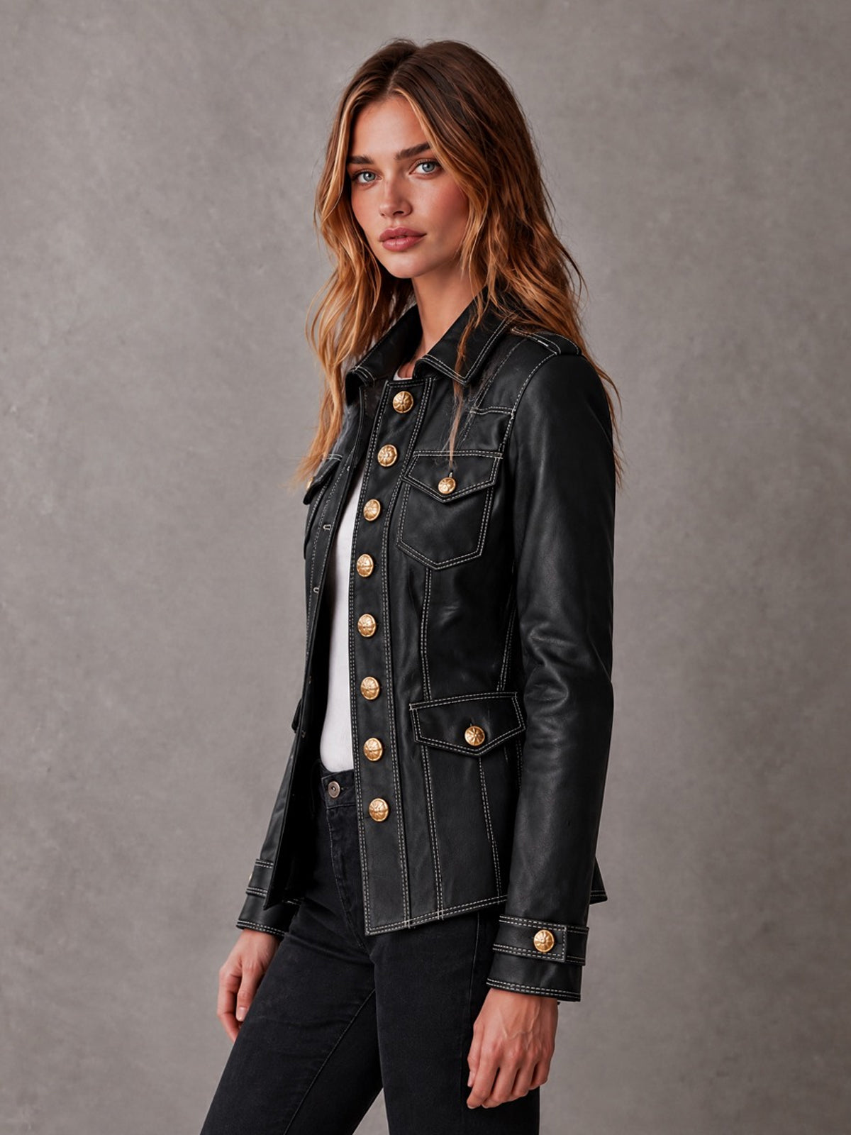 Chic Casual – Campera negra de ecocuero con solapas