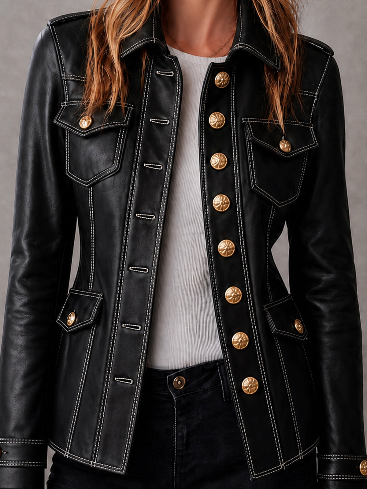 Chic Casual – Campera negra de ecocuero con solapas