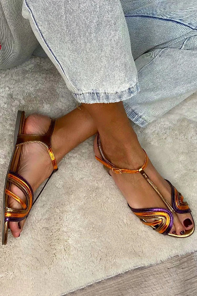 Tola – Sandalias doradas con hebilla y tira de color