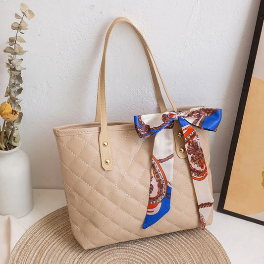Aurora™ | Bolso tote acolchado con pañuelo