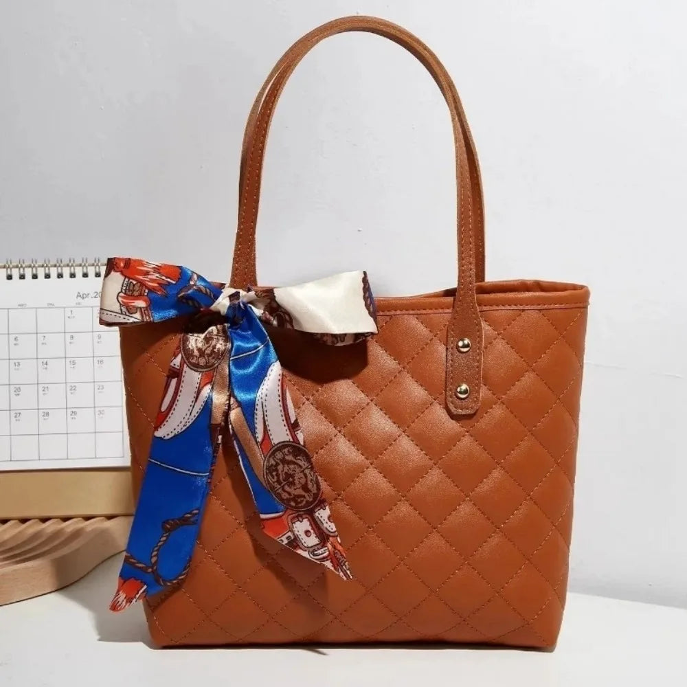 Aurora™ | Bolso tote acolchado con pañuelo