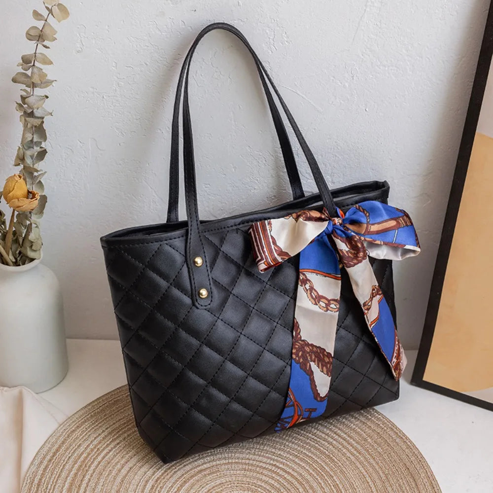 Aurora™ | Bolso tote acolchado con pañuelo