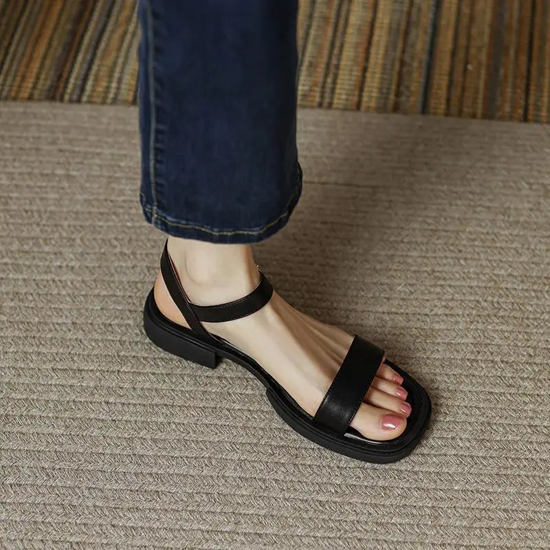 June – Dámské sandály s nezbytnou elegancí