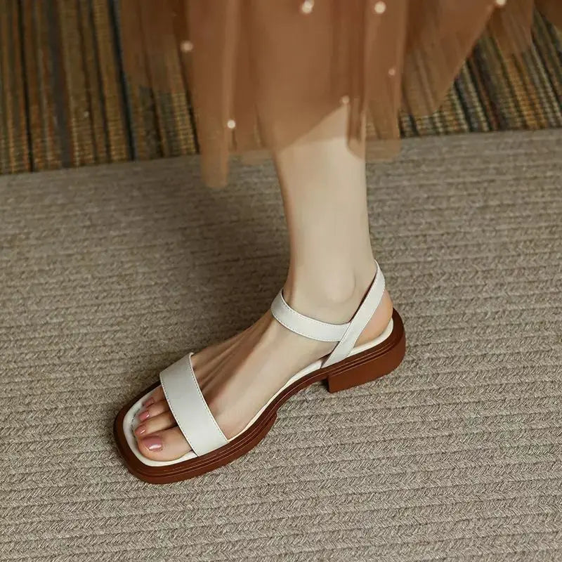 June – Dámské sandály s nezbytnou elegancí
