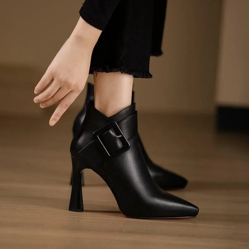 Aveline – Botas cortas con hebilla para mujer