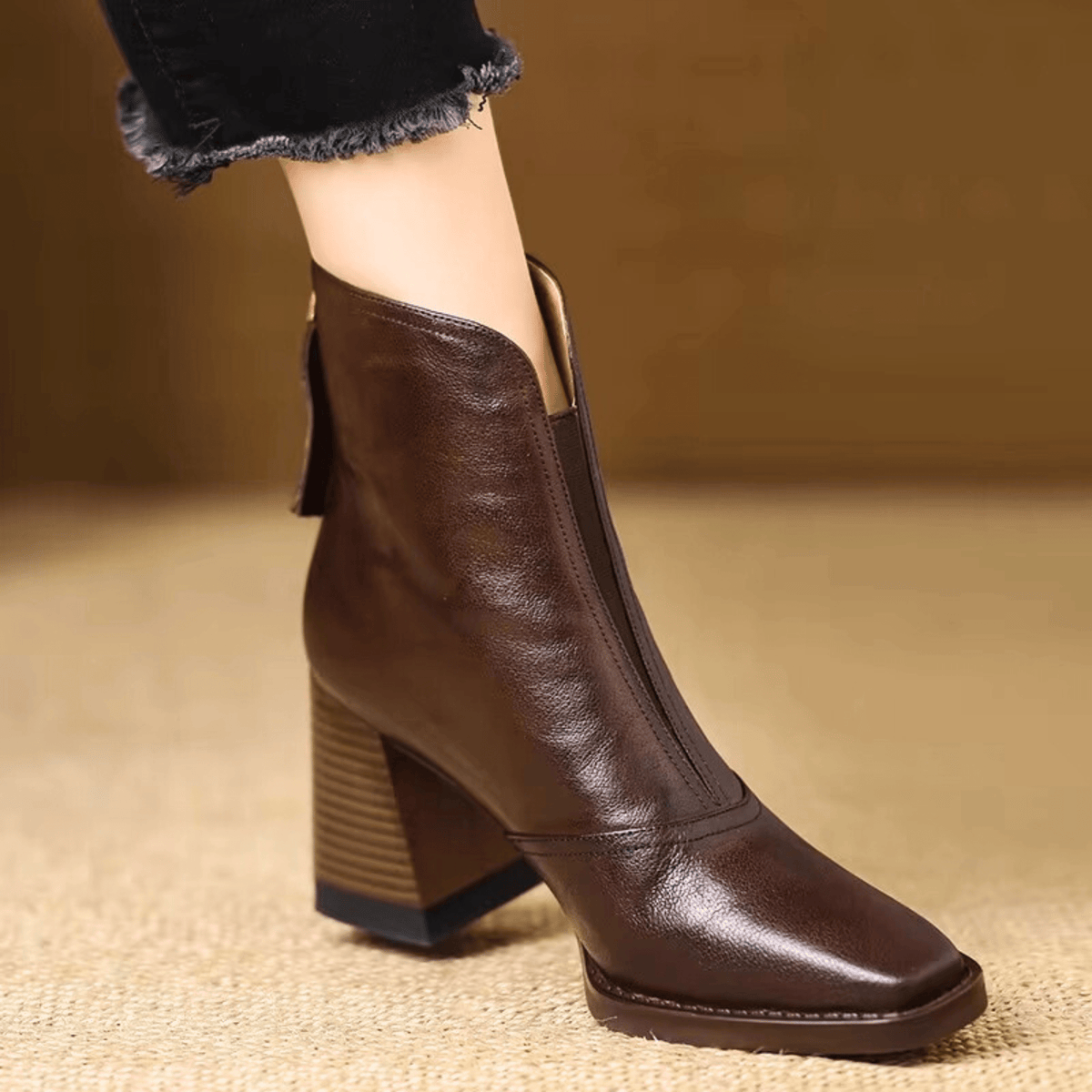 Claudia | Botinetas premium con taco medio